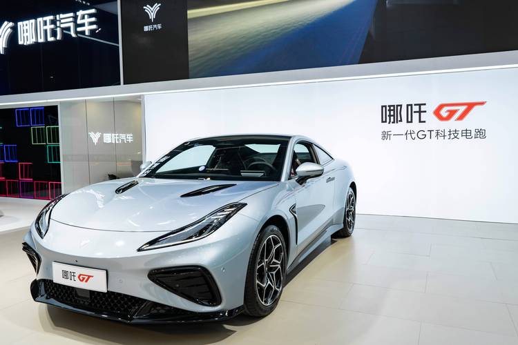 重庆永川区威科胜企业管理咨询哪吒汽车在智能汽车领域的表现，领途汽车在新能源汽车市场中的影响力